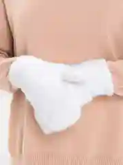 Белый варежки белые. Варежки лапки