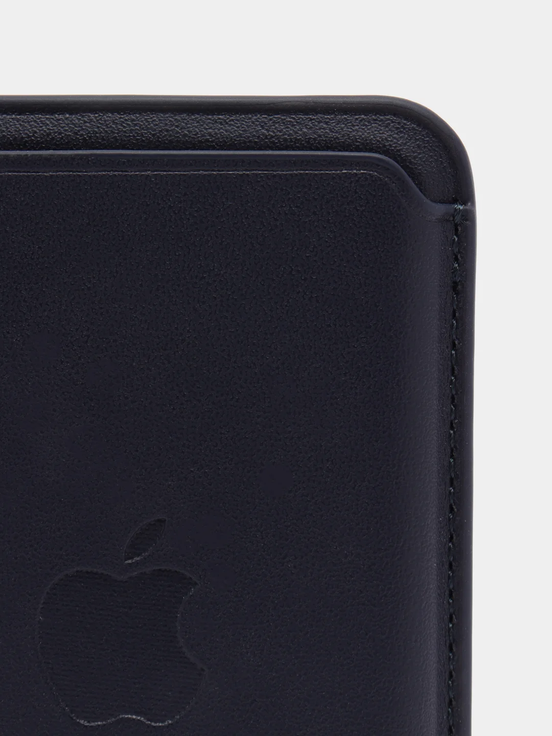 Темно-синий картхолдер MagSafe для iPhone (Айфон), анимация