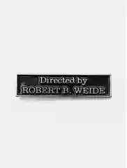 Значок металлический "Directed by Robert B. Weide", ааксессуар на рюкзак одежду, сувенир