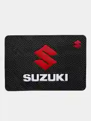Противоскользящий коврик на панель, с логотипом автомобиля (не липкий) Suzuki