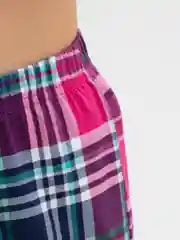 Розовый футболка