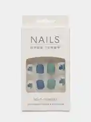 Молочный накладные ногти с дизайном