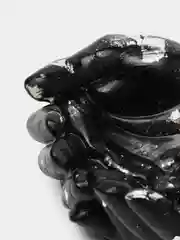 Белый шкатулка из гипса, руки, ладони, ручная работа