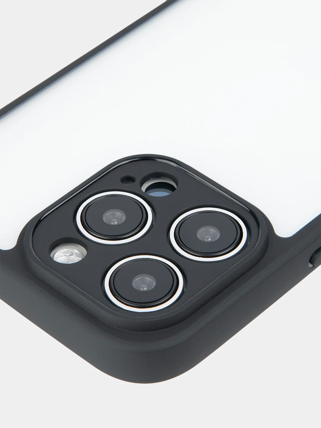 Белый чехол для Apple iPhone 14, 15 Pro Max/Pro/Plus пластиковый BROSCORP с силиконовой защитой