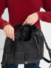 Угольный вместительная женская сумка - рюкзак из мягкой экокожи PU