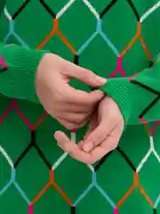 Зеленый свитер женский