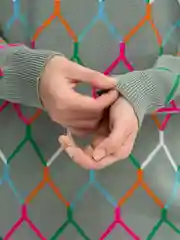 Серый свитер женский