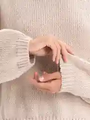 Бежевый свитер женский, оверсайз