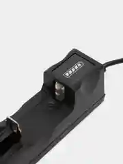 Белый зарядное устройство USB для аккумуляторных батареек 18650