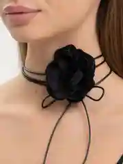 Угольный чокер-цветок на шею черный, женский чокер с розой на шнурке