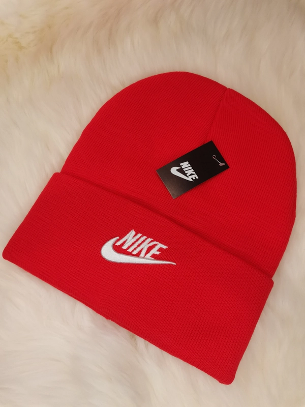 Шапка женская двухслойная трикотажная с нашивкой Найк (Nike)