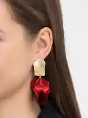 Красный серьги в форме лепестков, лепестки висячие, сережки женские, подарок