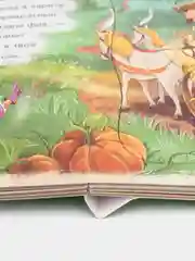 Зеленый развивающая книжка для детей с пазлами