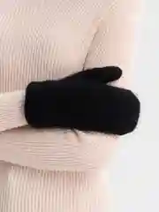 Черный варежки женские