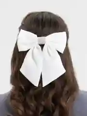 Белый бант для волос, на заколке