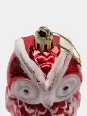 Алый елочное украшение