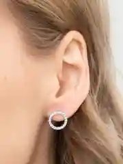 Круглые серьги-колечки с камнем
