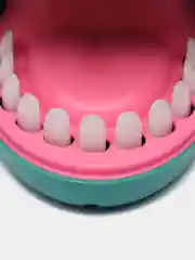Бирюзовый зубастик