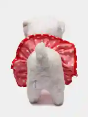 Алый собака с поводком