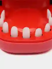 Алый зубастик