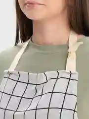 Белый фартук кухонный, с кармашком
