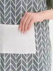 Серый фартук кухонный, с кармашком