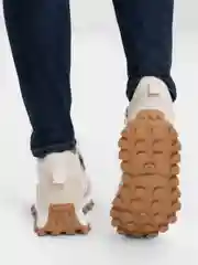 Белый кроссовки женские / зимние