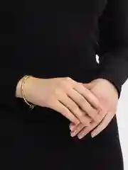 Вишнёвый женский браслет на руку