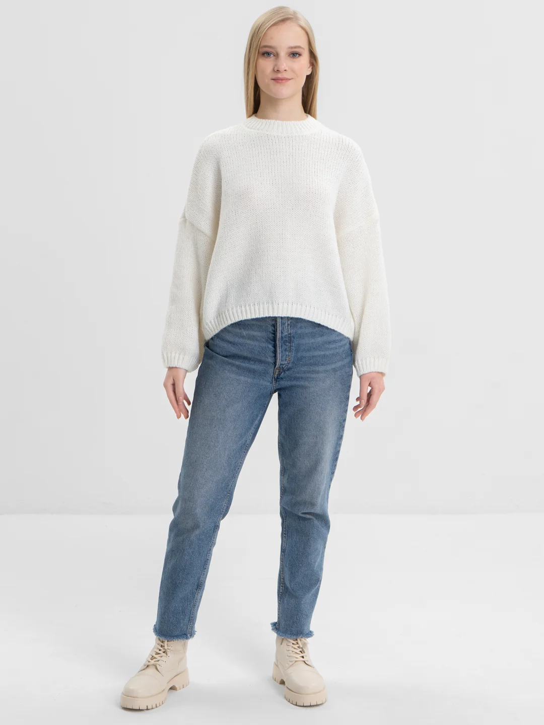 Белый свитер женский модный, уютный, теплый, однотонный, оверсайз/oversize, единый размер
