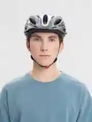 Белый шлем спортивный защитный