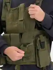 Зеленый разгрузочный жилет
