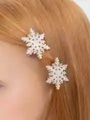 Серый бантики на зажиме "Снежинки"