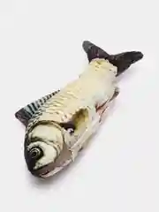 Хаки игрушка рыба для кошек. Рыбка