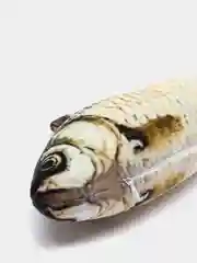 Хаки игрушка рыба для кошек. Рыбка