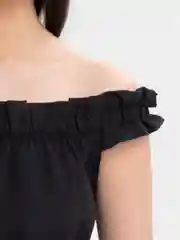Белый женское платье, с открытыми плечами