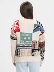 Бежевый свитер с новогодним принтом "Merry Christmas"