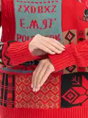 Бежевый свитер с новогодним принтом "Merry Christmas"