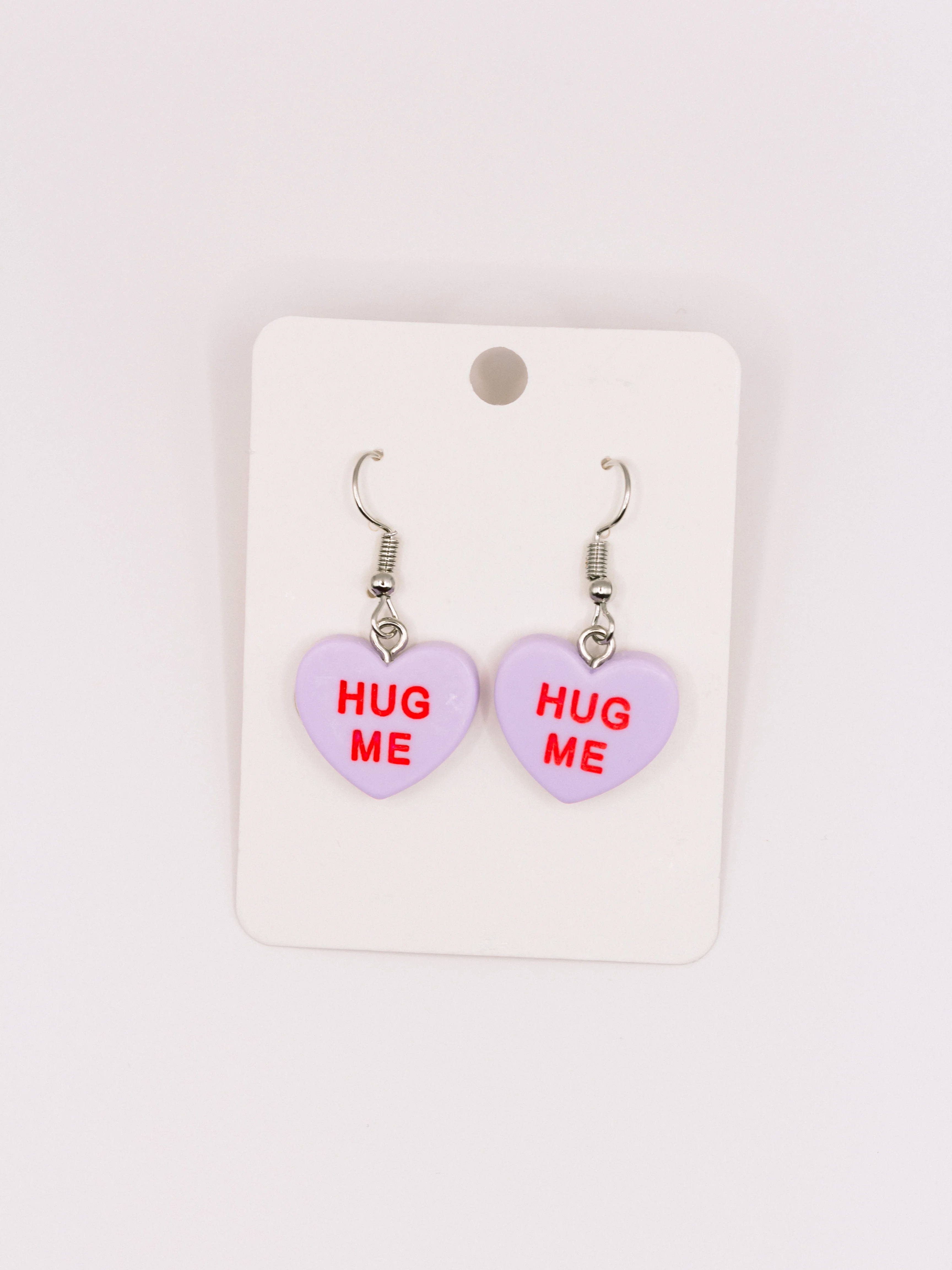 Сиреневый серьги акриловые сердечки "HUG ME"