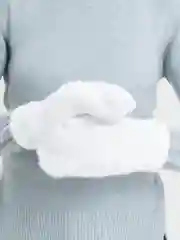 Белый варежки женские, белые, пушистые