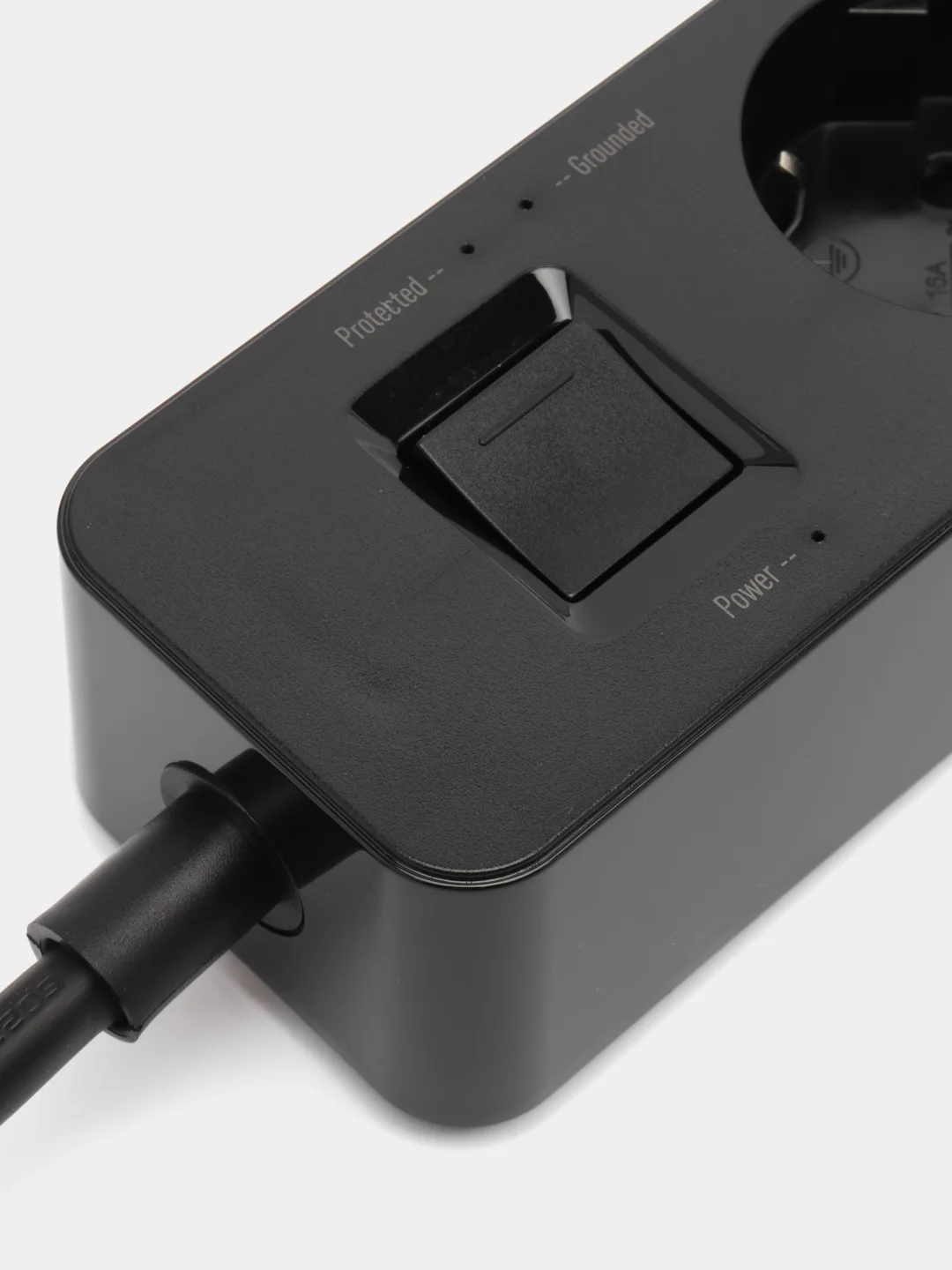 Черный сетевой фильтр Harper UCH-530, 1.5 метра, 5 розеток, 3 USB, 4000 Вт