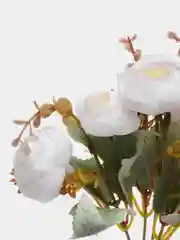 Белый искуственные цветы камелии, пионы