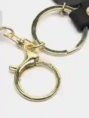 Багровый брелок для ключей и рюкзака