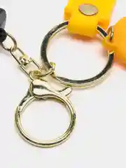 Бежевый брелок для ключей и рюкзака