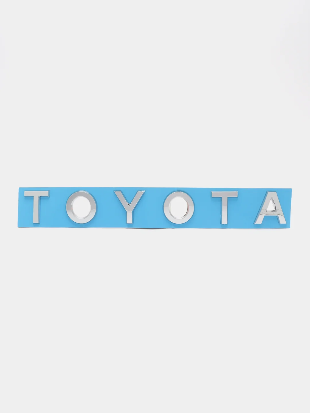 Серебряный логотип TOYOTA