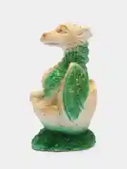 Разноцветный новогодний дракон в яйце