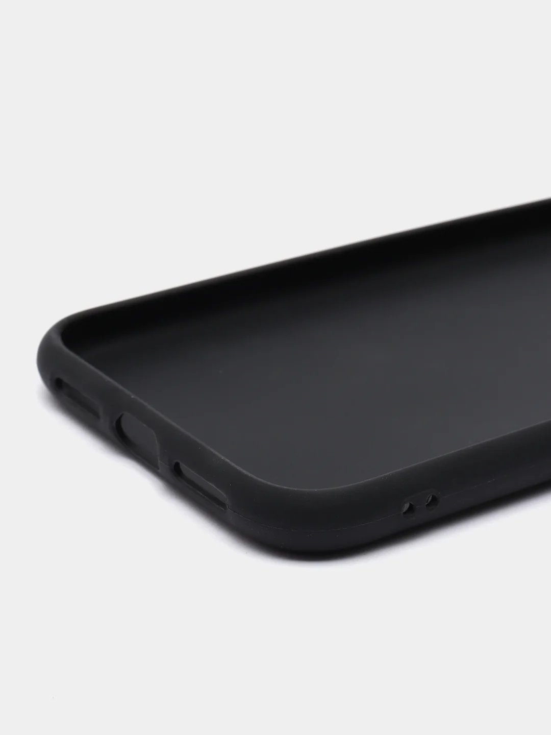 Черный чехол на iPhone 11