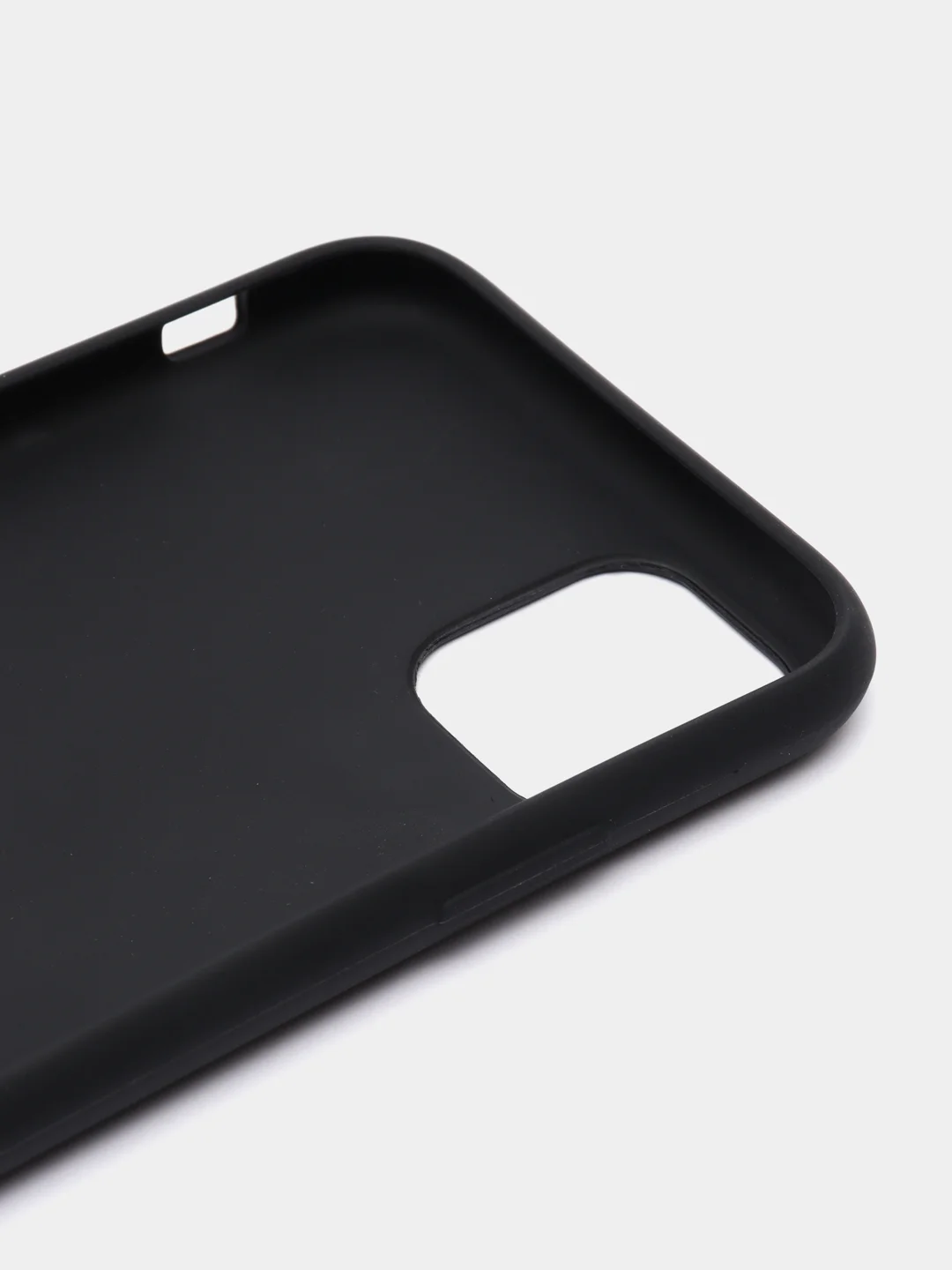Черный чехол на iPhone 11