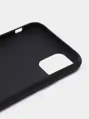 Черный чехол на iPhone 11