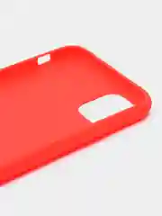 Красный чехол на iPhone 11