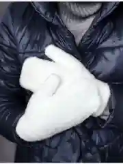Варежки женские, белые, пушистые